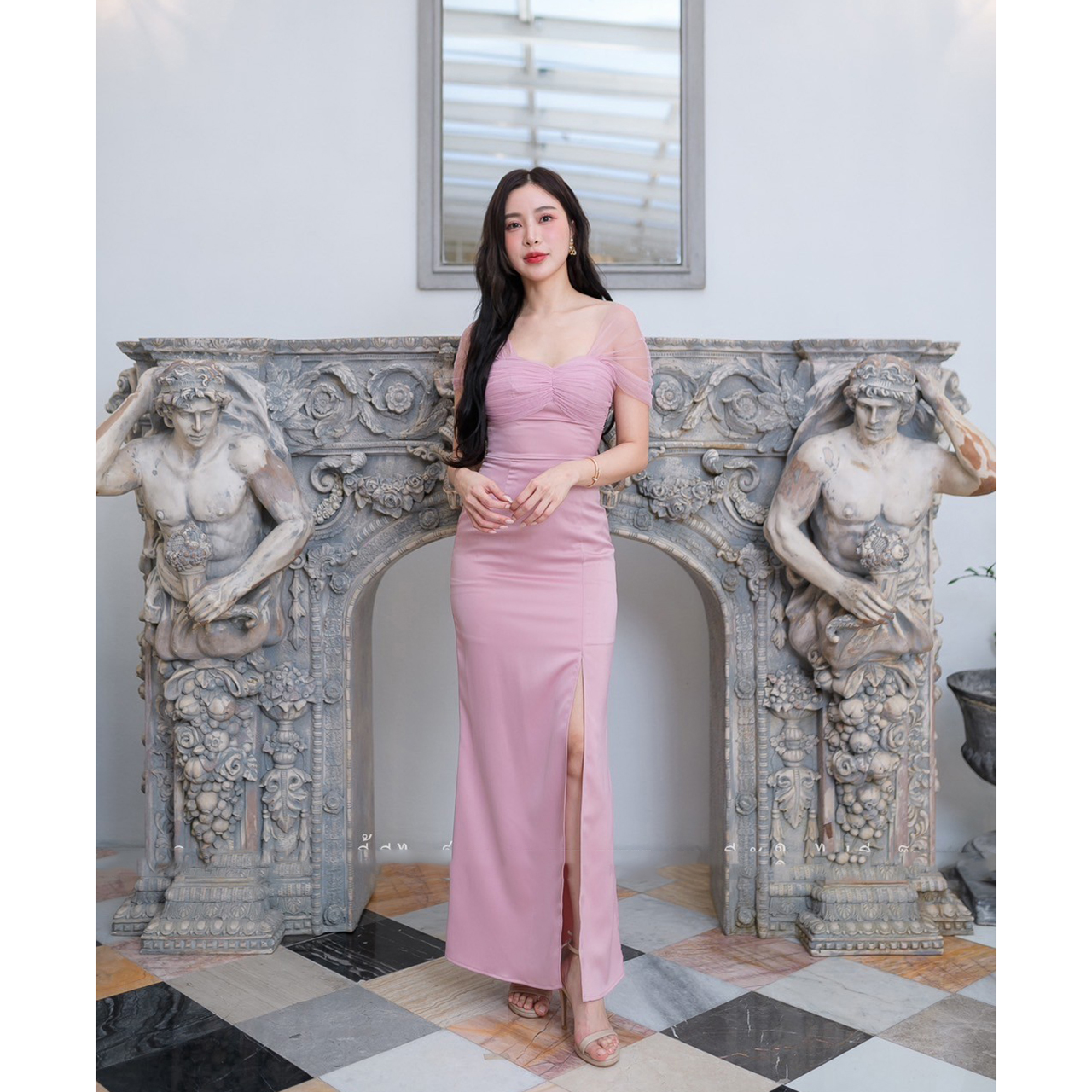 kudapy เดรสยาวสีน้ำตาลคาราเมล/สีเขียวพาสเทล/สีชมพู ไกล่แต่งผ้าซีทรู กระโปรงผ่าหน้า เดรสยาวออกงาน