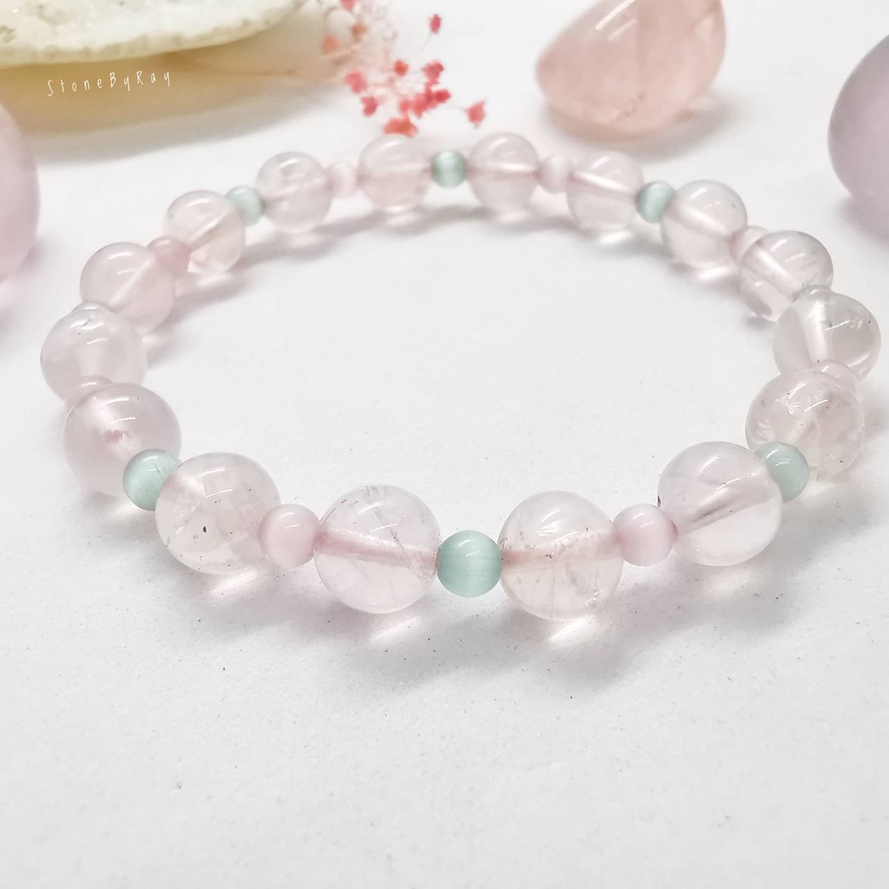 สร้อยข้อมือหินโรสควอตซ์ร้อยกับแก้วตาแมวRose Quartz+Cat eye Beads