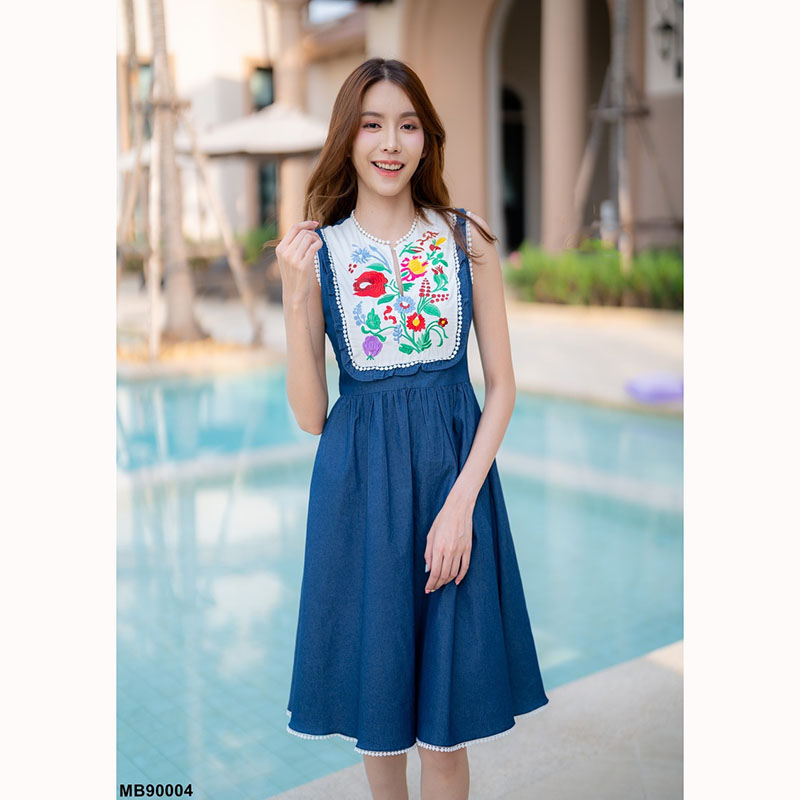 kudapy เดรสสั้นสีกรม แฟชั่น แม็กซี่เดรสยีนส์กระโปรงยาว อกปักลายดอกไม้