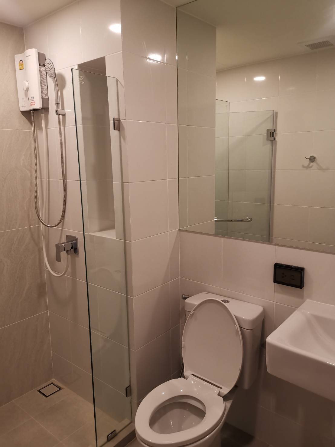 ปล่อยเช่า The Origin Ramintra 83 Station : ดิ ออริจิ้น รามอินทรา 83 สเตชั่น - โซนพื้นที่ MRT รามอินทรากม.9 1ห้องนอน 1ห้องน้ำ - ขนาดห้อง 23 ตรม. ชั้น 3 ตึก H - ให้เช่า 10,000 ต่อเดือน