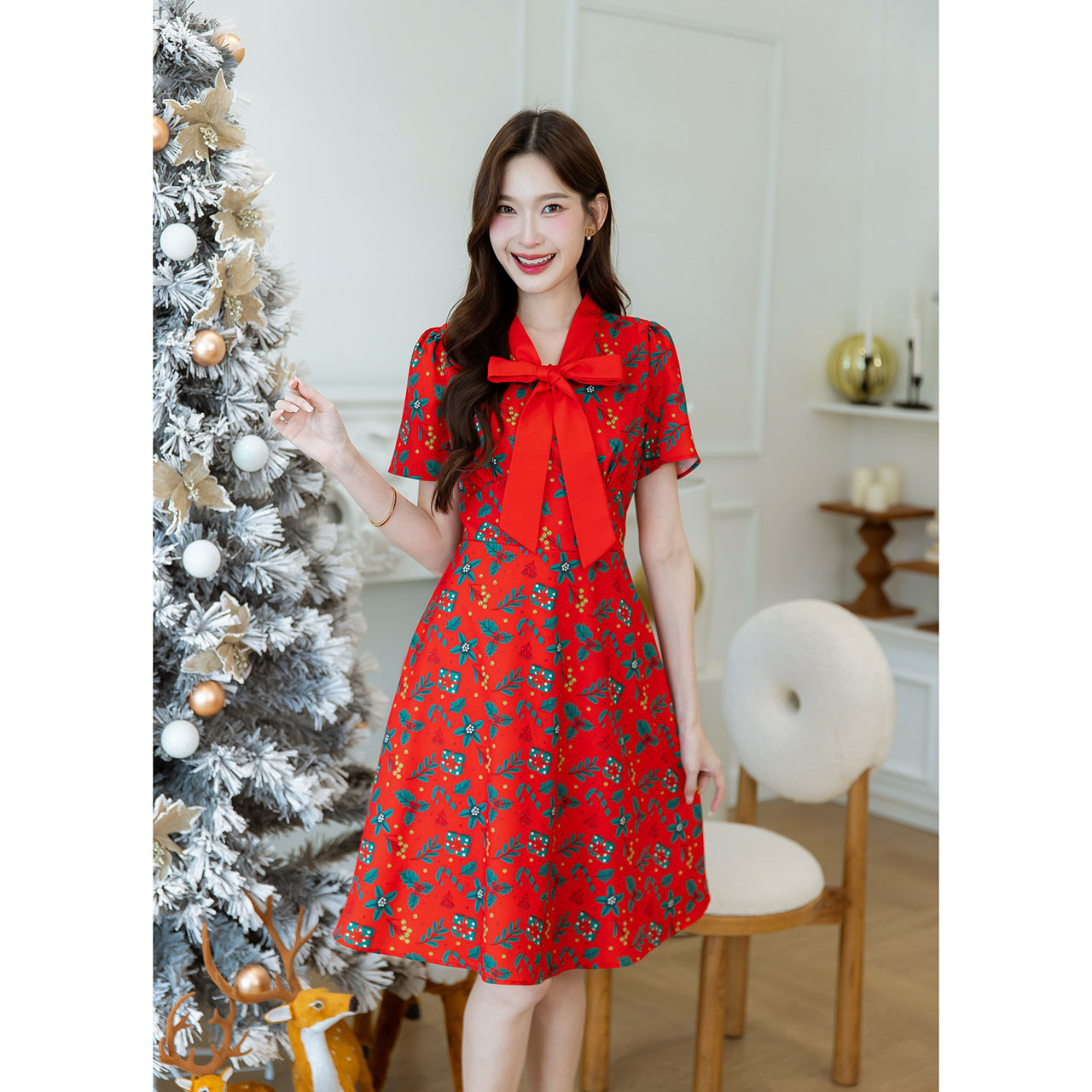 kudapy เดรสพิมพ์ลายคริสต์มาส สวยแบบลิมิเต็ด ดีเทลคอโบว์สีแดง เย็บเข้าทรงช่วงเอว ทรงสวย
