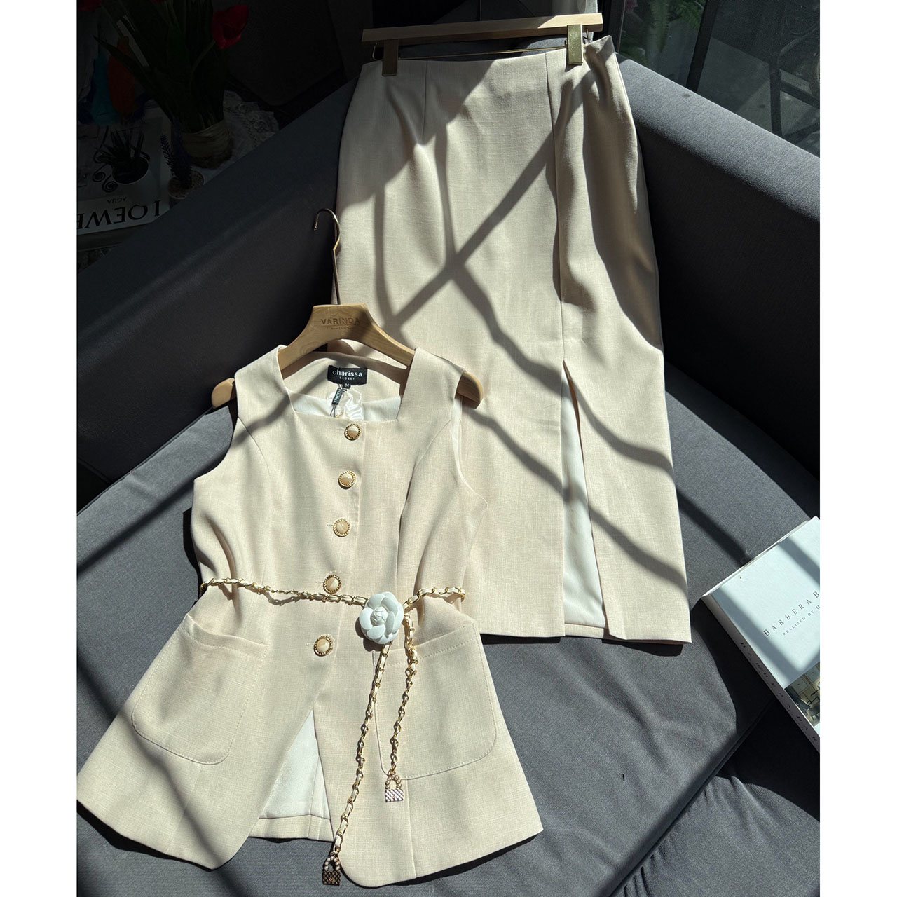 kudapy เซ็ท 4 ชิ้น เสื้อคอเหลี่ยม+ กระโปรงยาว+เข็มขัดโซ่+เข็มกลัดดอกไม้ ชุดเซ็ตกระโปรงเข้ารูป