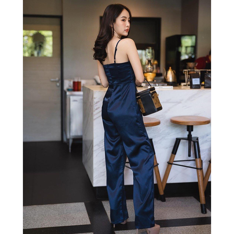 kudapy จั้มสูทขายาวสีกรม สายเดียว ตัดเย็บด้วยผ้าซาติน วาเลนติโน่