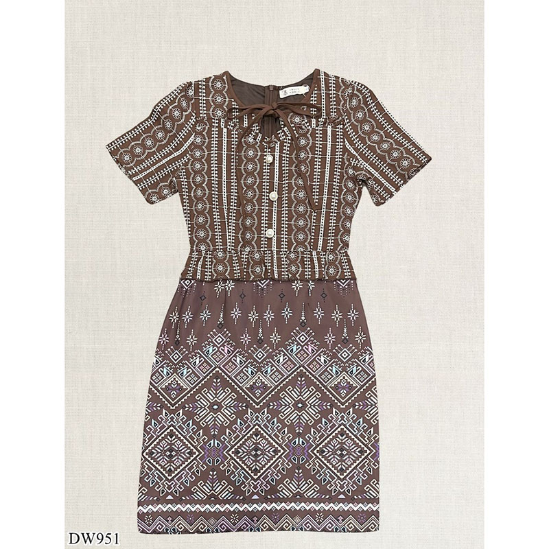 kudapy เดรสสั้นสีกรม/สีน้ำตาลลายไทยแต่งเอว ใส่ทำงานสวยดูดีน่ารัก