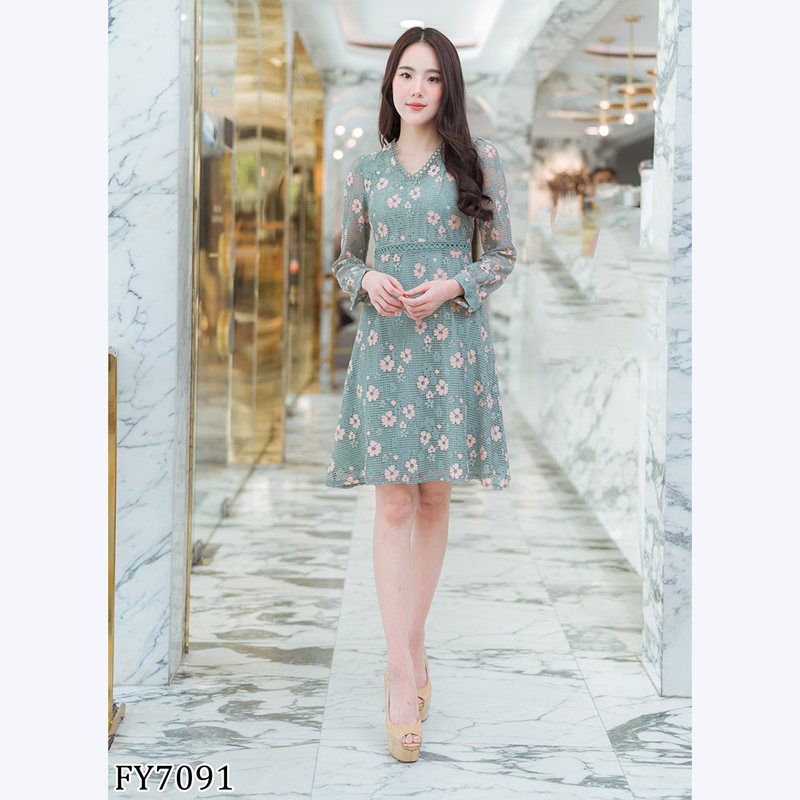 kudapy เดรสสั้นสีชมพู/เขียว แขนยาวตาข่ายปักดอกใส่สบายสวยดูดี