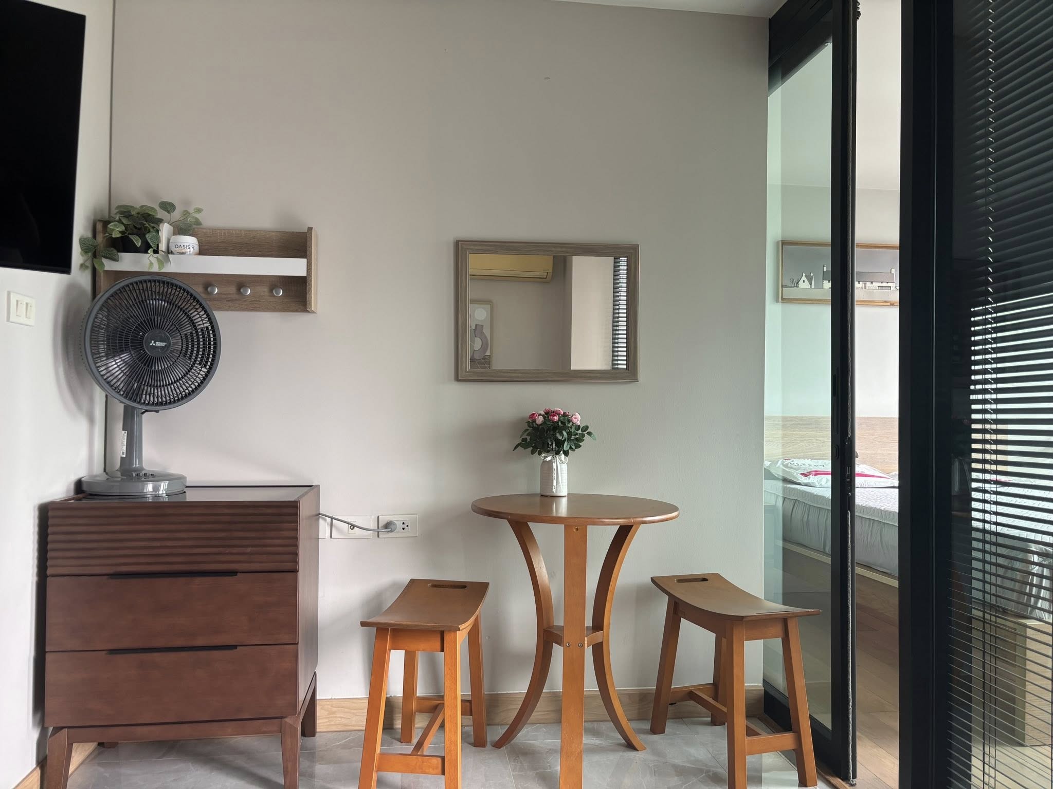 ให้เช่าคอนโด Socio Ruamrudee (โซซิโอ ร่วมฤดี) โซน รถไฟฟ้า BTS เพลินจิต ห้องแบบ 1ห้องนอน / 1ห้องน้ำ ขนาดห้อง 32 ตรม. ชั้น 6