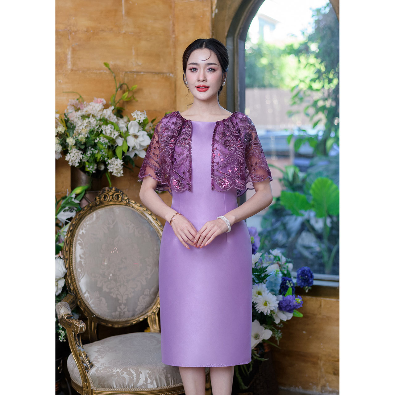 kudapy เดรสสั้นสีชมพู/สีฟ้า/สีม่วง ผ้าไหมญี่ปุ่นตัวสวยช่วงบนเป็นงานผ้าลูกไม้เงานปักลายและตกแต่งเลื่อม ดีไซน์คลุมไหล่ระบาย