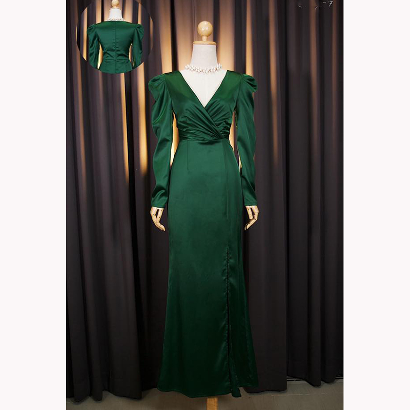 kudapy เดรสยาวสีกรม/สีเขียว/สีแดง อกไขว้วี แขนตุ๊กตายาว จับจีบเอว กระโปรงทรงสอบ ผ่าหน้าเดินสะดวก เนื้อผ้าโพลีผสม spendex