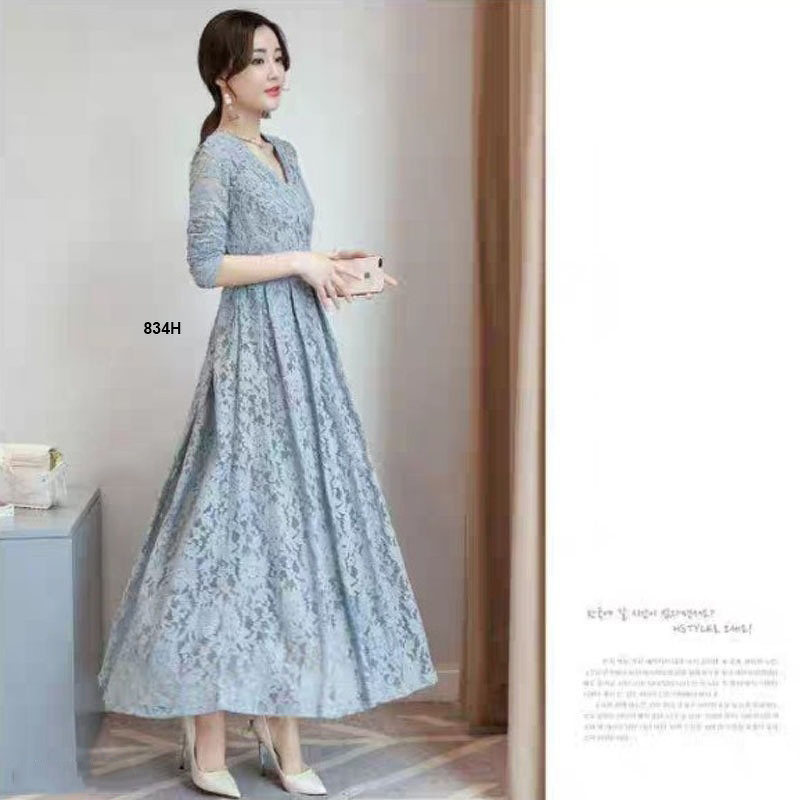 kudapy เดรสยาวสีเทา/สีขาว/สีโอรส/สีแดงเลือดหมู ลูกไม้แขนศอก คอวีป้ายหน้า (ช่วงบนไม่มีซับใน)งานลูกไม้ลายสวยหรู เย็บบุซับในช่วงกระโปรงอย่างดี