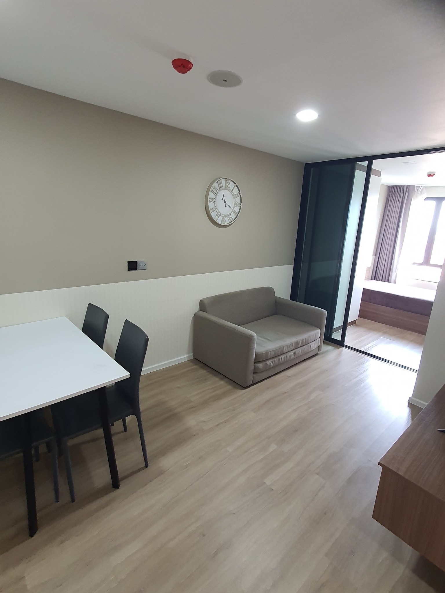 ให้เช่าห้องแบบ 2ห้องนอน 1ห้องน้ำ โซนพื้นที่ ถนนนาคนิวาส เดอะคริสตัล เอกมัย-รามอินทรา คอนโด Atmoz Ladprao 71(แอทโมซ ลาดพร้าว 71) Low Rise ขนาดห้อง 46 ตรม. ชั้น 8 ตึก B