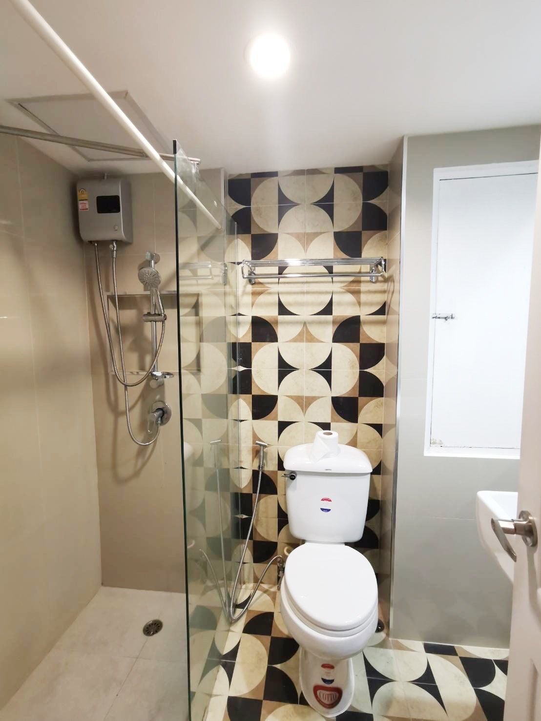 คอนโด Grand Park Town (แกรนด์ พาร์ค ทาวน์) Low Rise โซนพื้นที่ ซอยสหการประมูล MRT ศูนย์วัฒธรรม ห้วยขวาง 2.5 km ให้เช่าห้องแบบ Studio 1ห้องน้ำ 1ครัวปิด ขนาดห้อง 32 ตรม. ชั้น 5