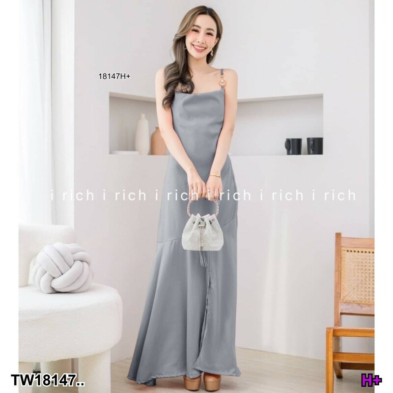 kudapy เดรสราตรียาว สายเดี่ยว แต่งไขามุก ผ้าเงาซาร่า ชายเดรสแต่งระบาย มีซิปหลัง