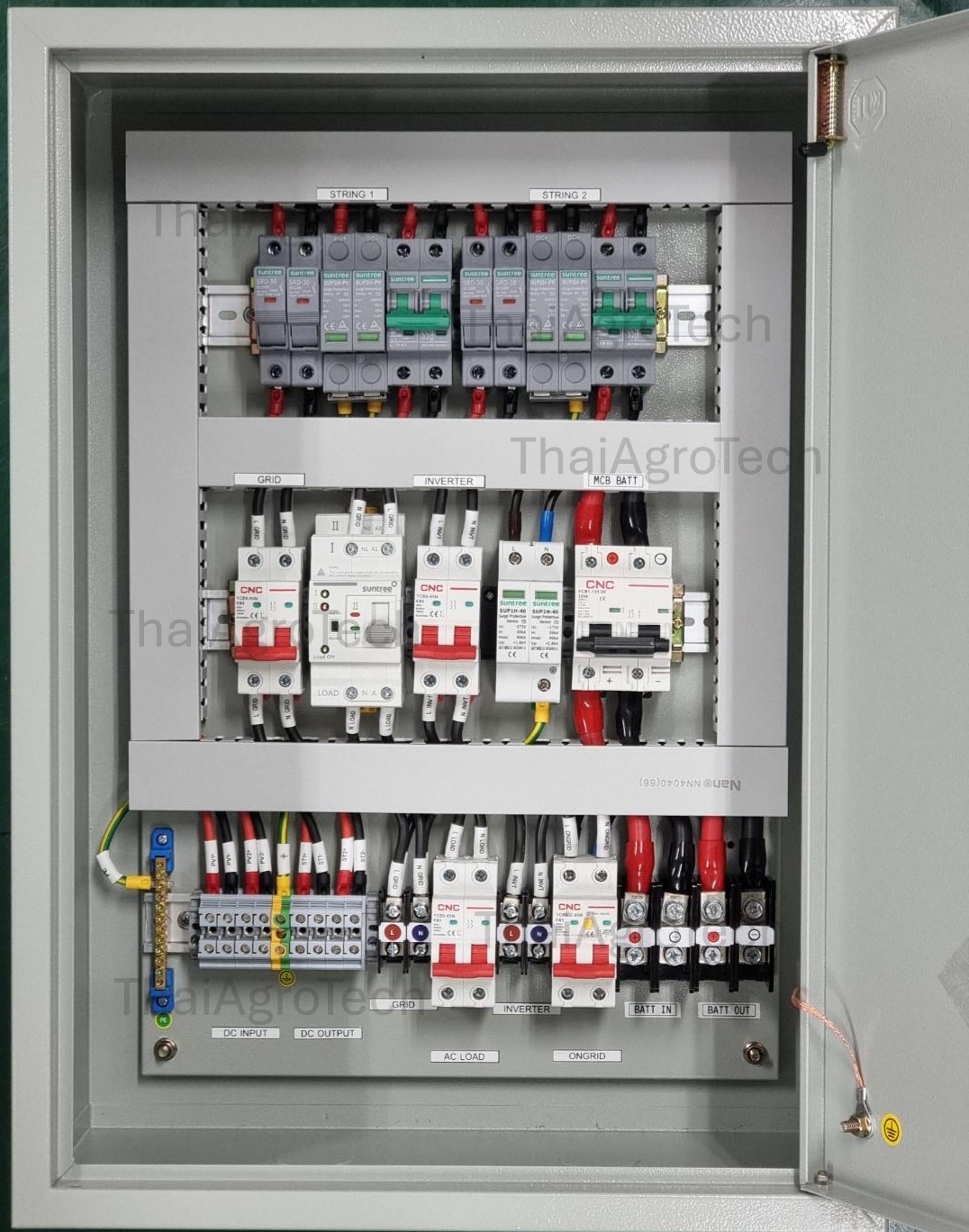AC-DC Hybrid On/Off-Grid Combiner Box DC 2string 550V (SUNTREE), AC MCB 2P (CNC/CHINT) 1Ph, MCB BATT 500V 125A (CNC), SQ8T-63/2P ATS 2P 63A DIN Dual Power Conversion Switch Suntree ตู้คอมบายเนอร์แบบไฮบริดออนออฟกริด 2 สตริง พร้อม สวิตซ์สลับแหล่งจ่ายไฟ อัตโ