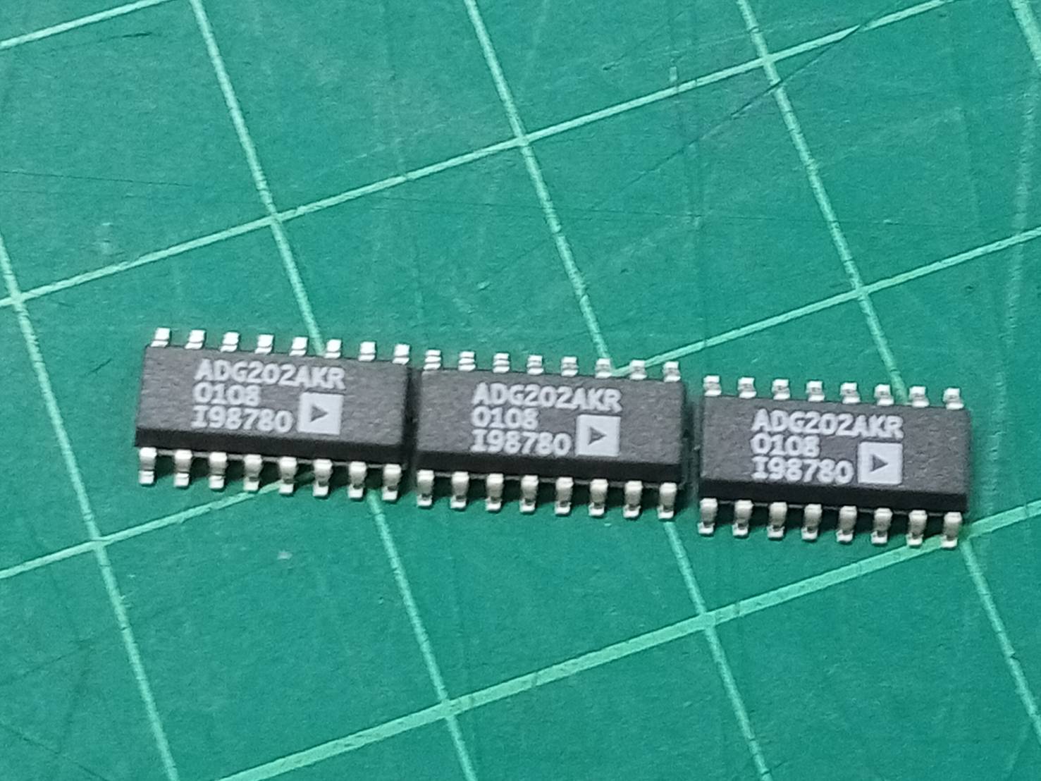 ANALOG DEVICES ADG202AKR QUAD SPST SWITCHES