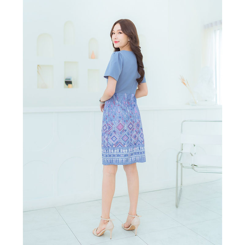 kudapy มินิเดรสสั้นสีชมพู/สีคราม/สีม่วง ผ้าพิมพ์ลายไทยใส่ไปทำงานให้ดูมีสีสัน ซิปซ่อนด้านหลัง แต่งกระดุมหน้า