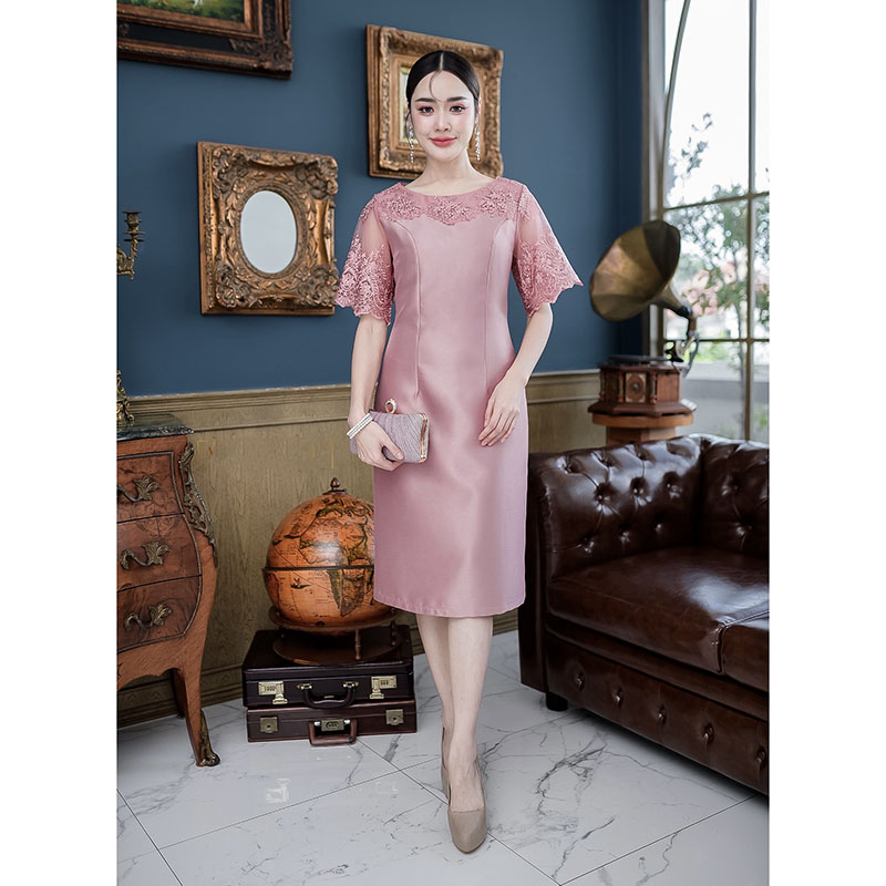 kudapy เดรสสั้นสีเหลืองทอง/สีชมพุกกะปิ ผ้าไหมดีไซน์แขนสั้น ช่วงแขนเป็นงานลูกไม้ปักลายเชิงโชว์ลายปัก