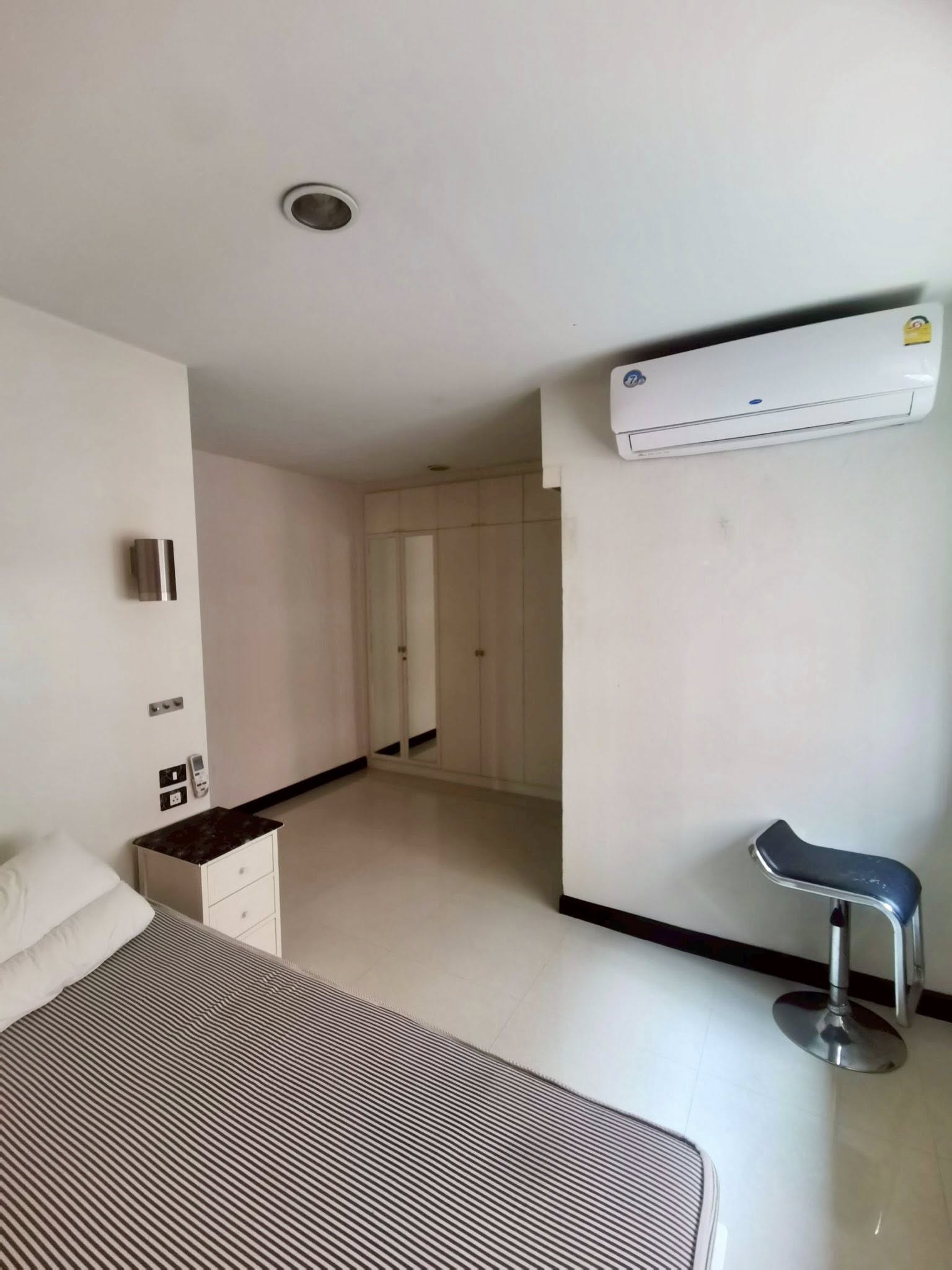 ให้เช่าคอนโด Bodin Suite Home (บดินทร์ สวีท โฮม) โซน รถไฟฟ้าสีเหลือง BTS มหาดไทย ห้องแบบ 2ห้องนอน / 2ห้องน้ำ ขนาดห้อง 72 ตรม. ชั้น 4 ตึก E