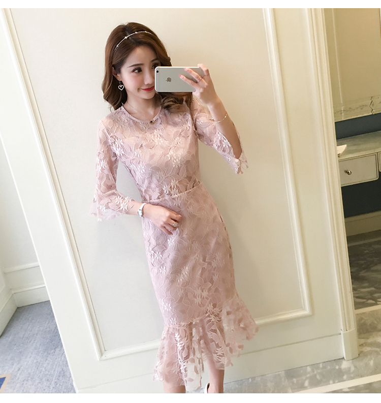 kudapy เดรสลูกไม้แขนกระดิ่งสีชมพู แต่งระบายชาย ซีทรูเอว ใส่เข้ารูปอวดหุ่นแซ่บบ งานลูกไม้ลายสวยซิบด้านหลังน้าา