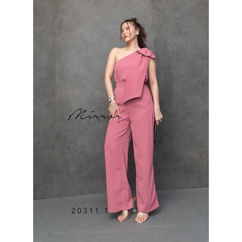 kudapy Setเสื้อแต่งโบว์ไหล่เฉียง+กางเกงขายาวสีชมพู/สีฟ้า/สีน้ำตาล ช่วงบนเป็นเสื้อตัวเก๋ เสื้อไหล่เดี่ยวแต่งโบว์ใหญ่ที่ไหล่ ช่วงล่างเป็นกางเกงแพทเทิร์นทรงกระบอก เอวด้านหลังยืดได้