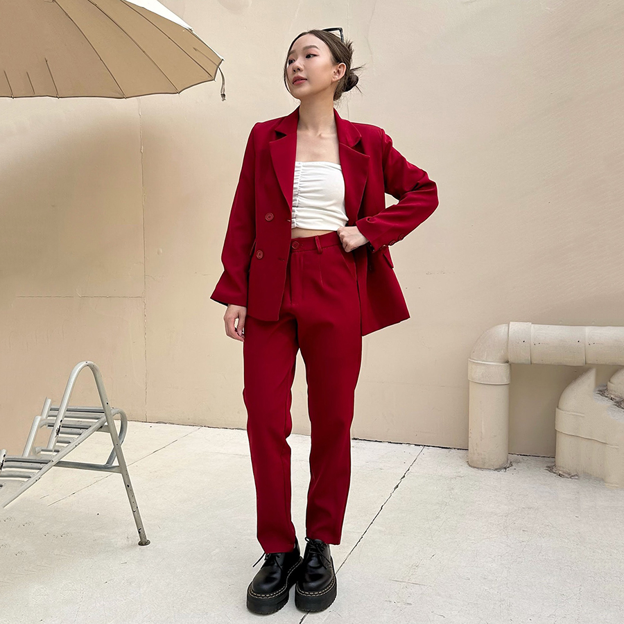 kudapy Set Blazer+กางเกง สีแดง, ชมพู เสื้อสูทแต่งกระดุม4 เม็ด มีซับในทั้งตัว มาพร้อมกับกางเกงขายาวทรงบอก กระเป๋าใช้งานได้จริงทั้งเสื้อกางเกง