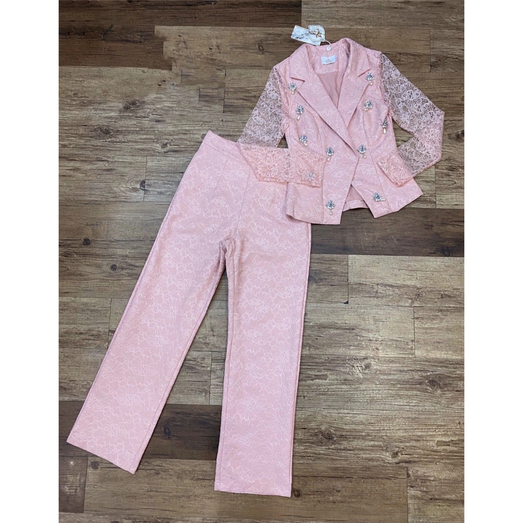 kudapy เซตเสื้อลูกไม้คอปกทรงสูท+กางเกงขายาวทรงกระบอกสีขาว ,สีชมพู