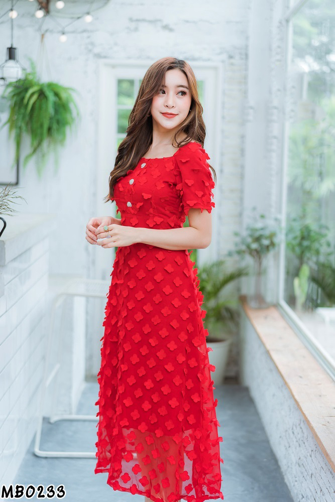 เดรสยาวสีแดงสด พิมพ์ลายดอกจิก ทรงระบาย ซิบหลังแย่างดี S