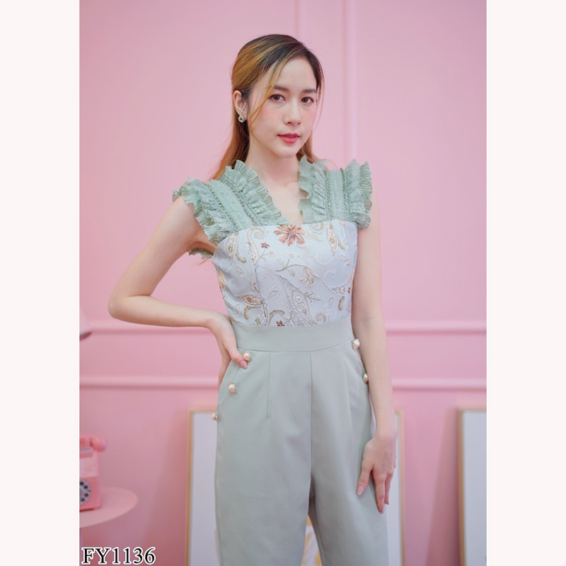 kudapy จั๊มสูทขายาวสีชมพู/สีเขียว แขนกุดระบาย ลายกลีบดอกไม้หน้าอกสวยใสดูดีมากๆ