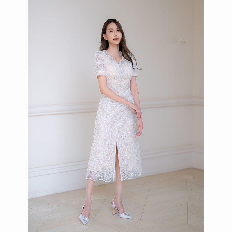 kudapy เดรสยาวสีขาว/สีชมพู เข้าทรงช่วงลำตัว ดีเทลผ้าปักลายลูกไม้ มีซับใน งานซิปหลัง