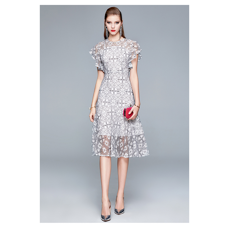 kudapy เดรสสั้นผ้าลูกไม้สีขาว ลายเส้นสีดำ แขนเสื้อทรงระบายสวยดูดี