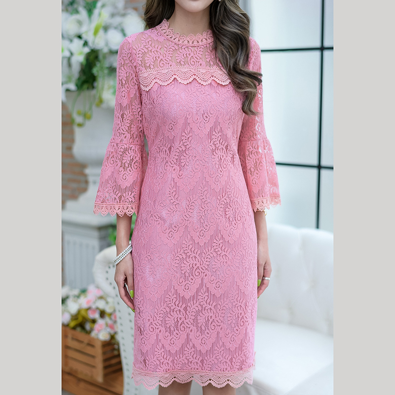 kudapy เดรสลูกไม้เนื้อนิ่มสีดำ/สีชมพุ คอกลม แขนยาวปลายแขนบานระบาย งานมีซับในแบบใส่ง่าย แต่งซิปด้านหลังค่ะ