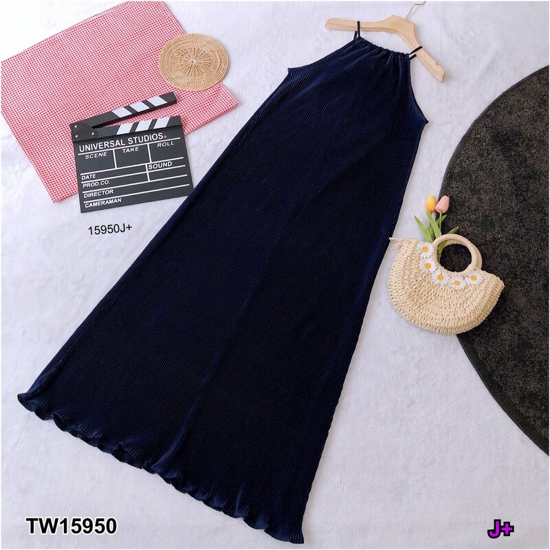 kudapy ดรสยาวสายเดี่ยวสีชมพู ฟ้า กรมท่า ( ปรับสายได้ ) เนื้อผ้าอัดพลีท ยาวมากและขยายได้ใหญ่มากแม่ เหมาะกับสาวๆทุกไซส์เลยจ้า