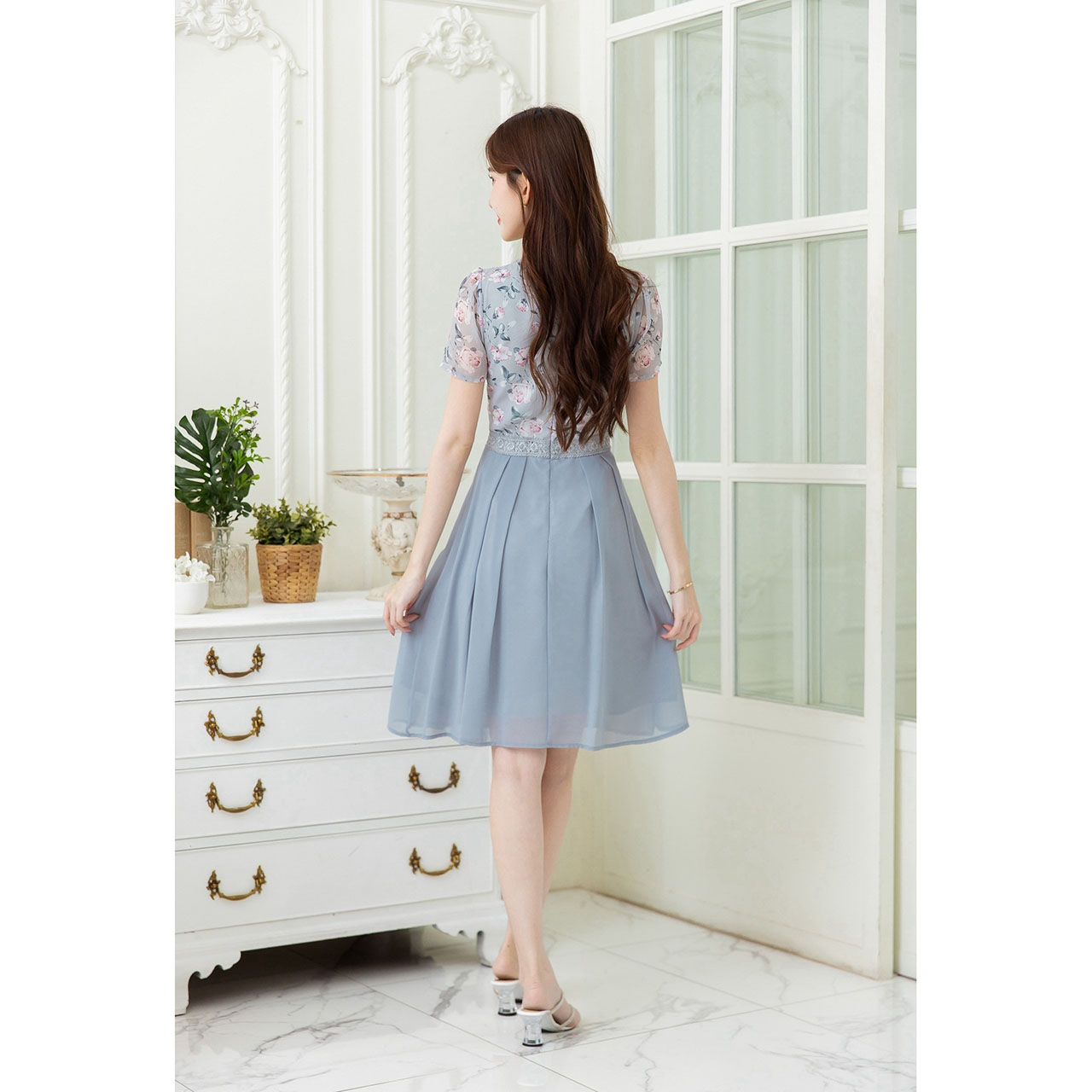 kudapy เดรสชีฟองลายดอกกระโปรงสีพื้น มึดีเทลแต่งลูกไม่รอบคอ อก และรอบขอบเอว ใส่สบาย