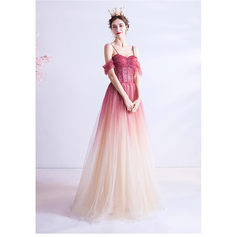 kudapyเดรสยาวออกงานสีแดง ปาดไหล่มุ้งโทนไล่สีแต่งกากเพชร