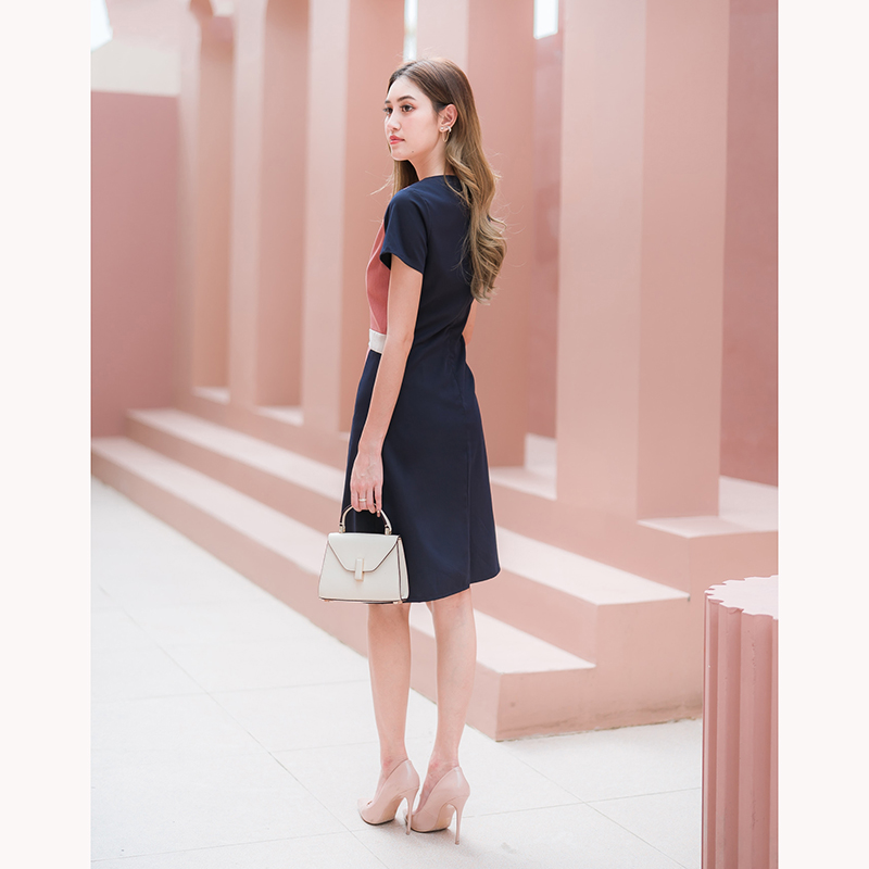 kudapy เดรสสั้นกรม-โอรส ทูโทนคอกลม ตัวนี้ใส่ออกมาเป่ะปังสุดๆ เนื้อผ้าคือดีมาก เกรดขึ้นห้าง