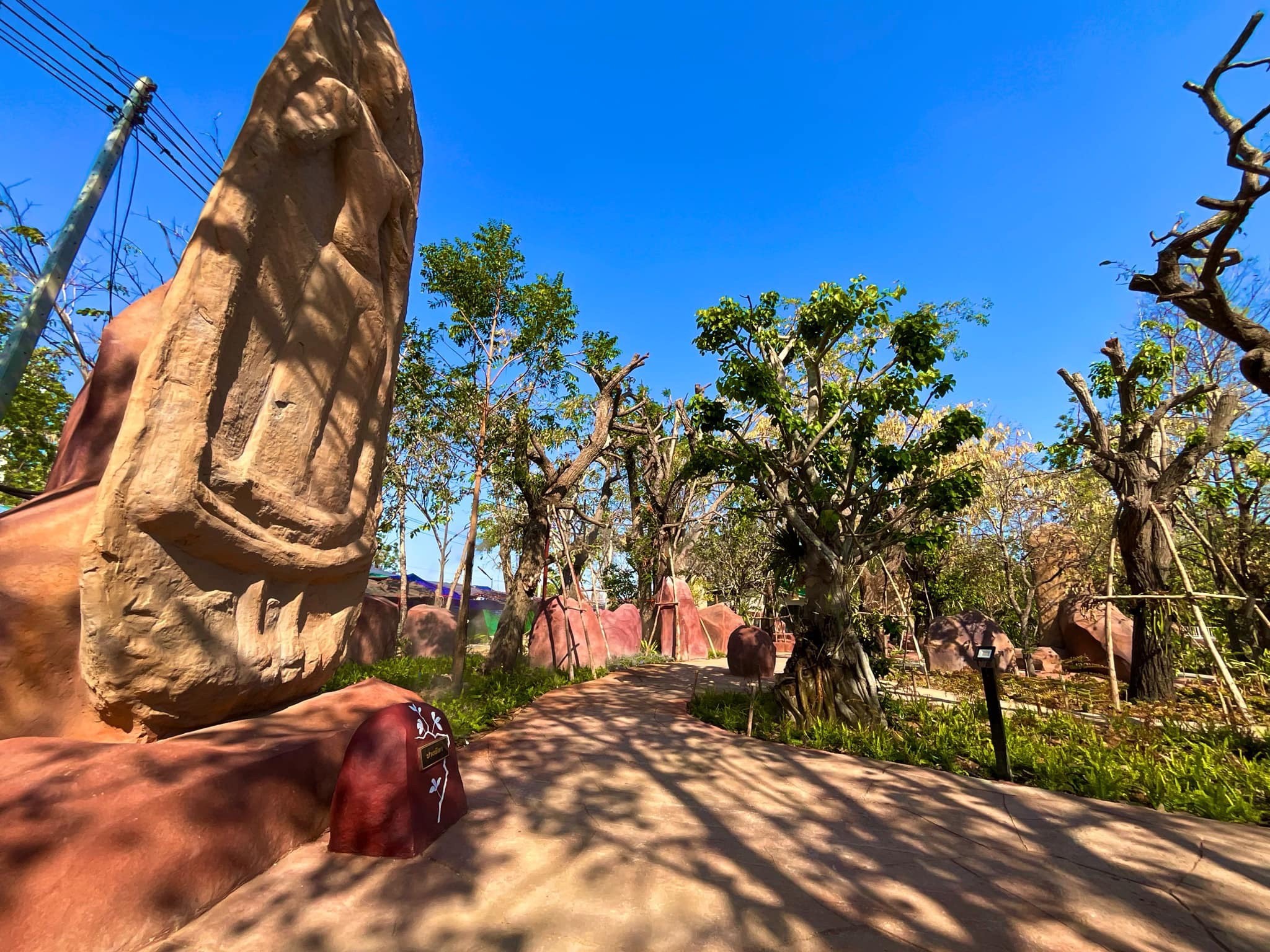 บรรยากาศการให้เยี่ยมชม #สวนพุทธศิลป์ #อุทยานพระนาดูนทะลุมิติ จ.มหาสารคาม สอบถาม โทร 061-6592998