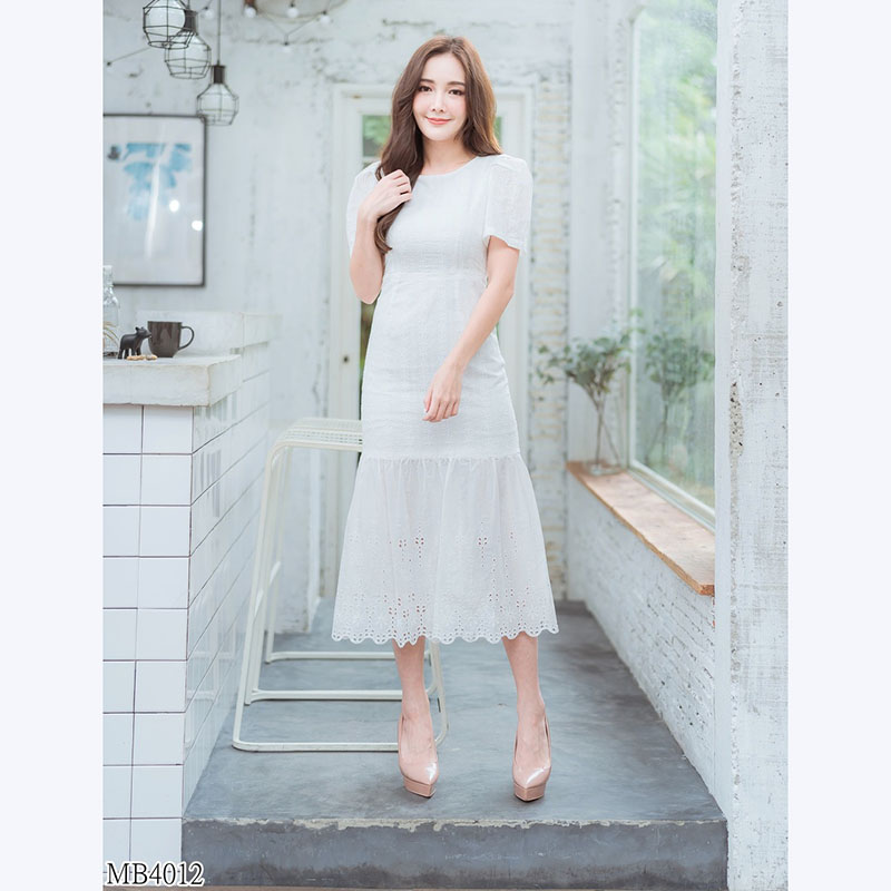 kudapy เดรสยาวคอกว้างสีชมพู แขนพองจั้มจับจีบ ผ้าฉลุเกาหลีสวยน่ารักดูดีมากๆ