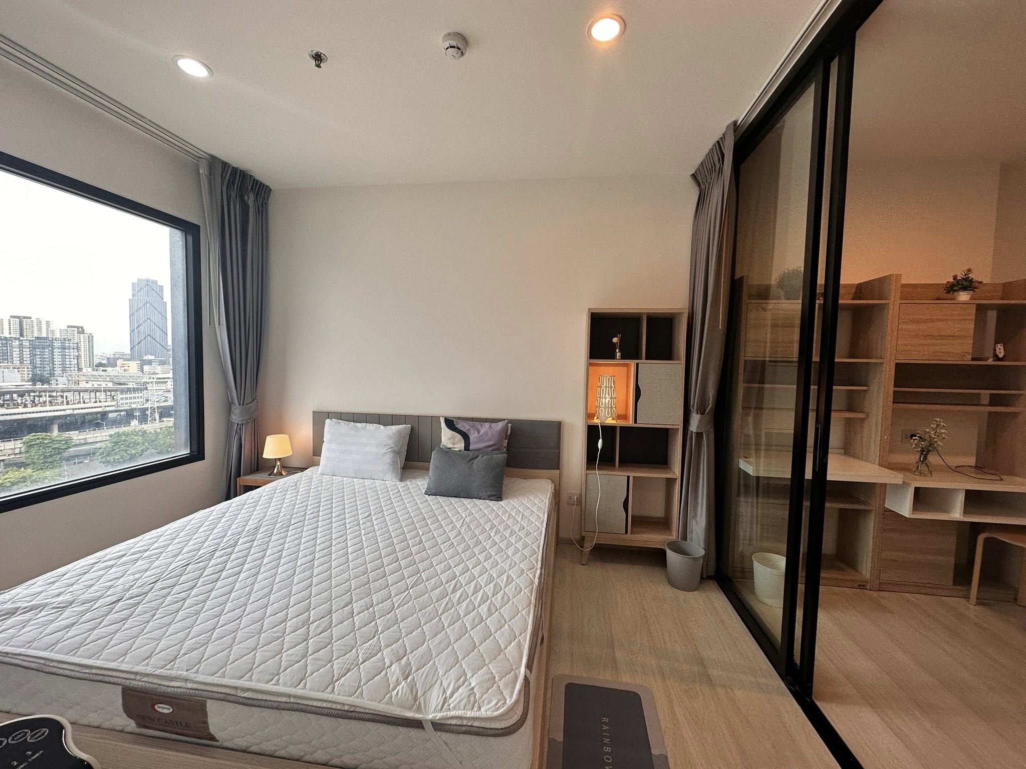 ให้เช่าคอนโด Life Asoke (ไลฟ์ อโศก) โซน รถไฟฟ้า MRT เพชรบุรี / มศว 1ห้องนอน / 1ห้องน้ำ ขนาดห้อง 35 ตรม. ชั้น 12 ตึก N