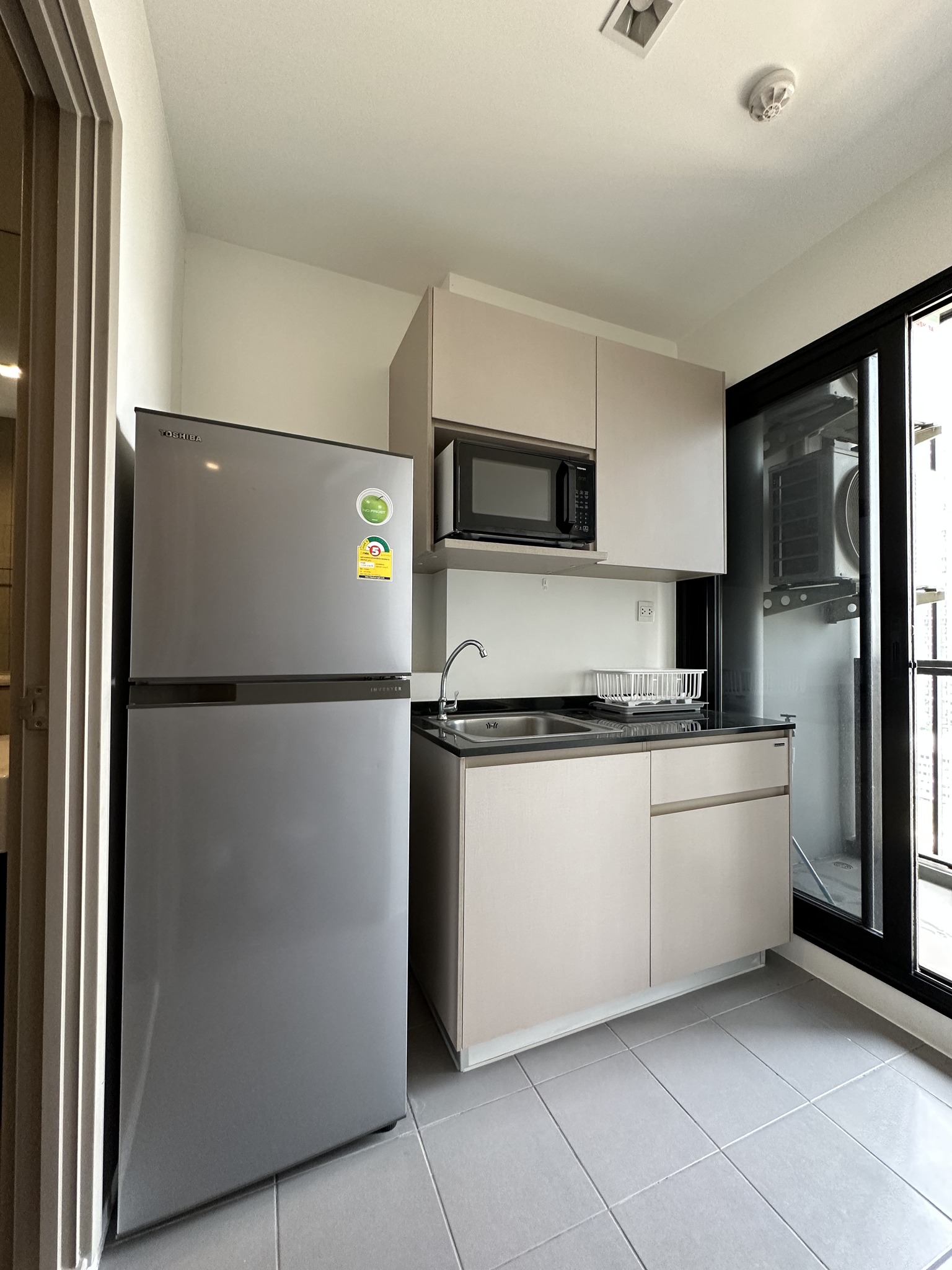 ปล่อยเช่าคอนโด The Politan Rive (เดอะ โพลิแทน รีฟ) - เฟอร์เครื่องใช้ไฟฟ้าครบครั้น - การเดินทาง: ใกล้ MRT พระนั่งเกล้า