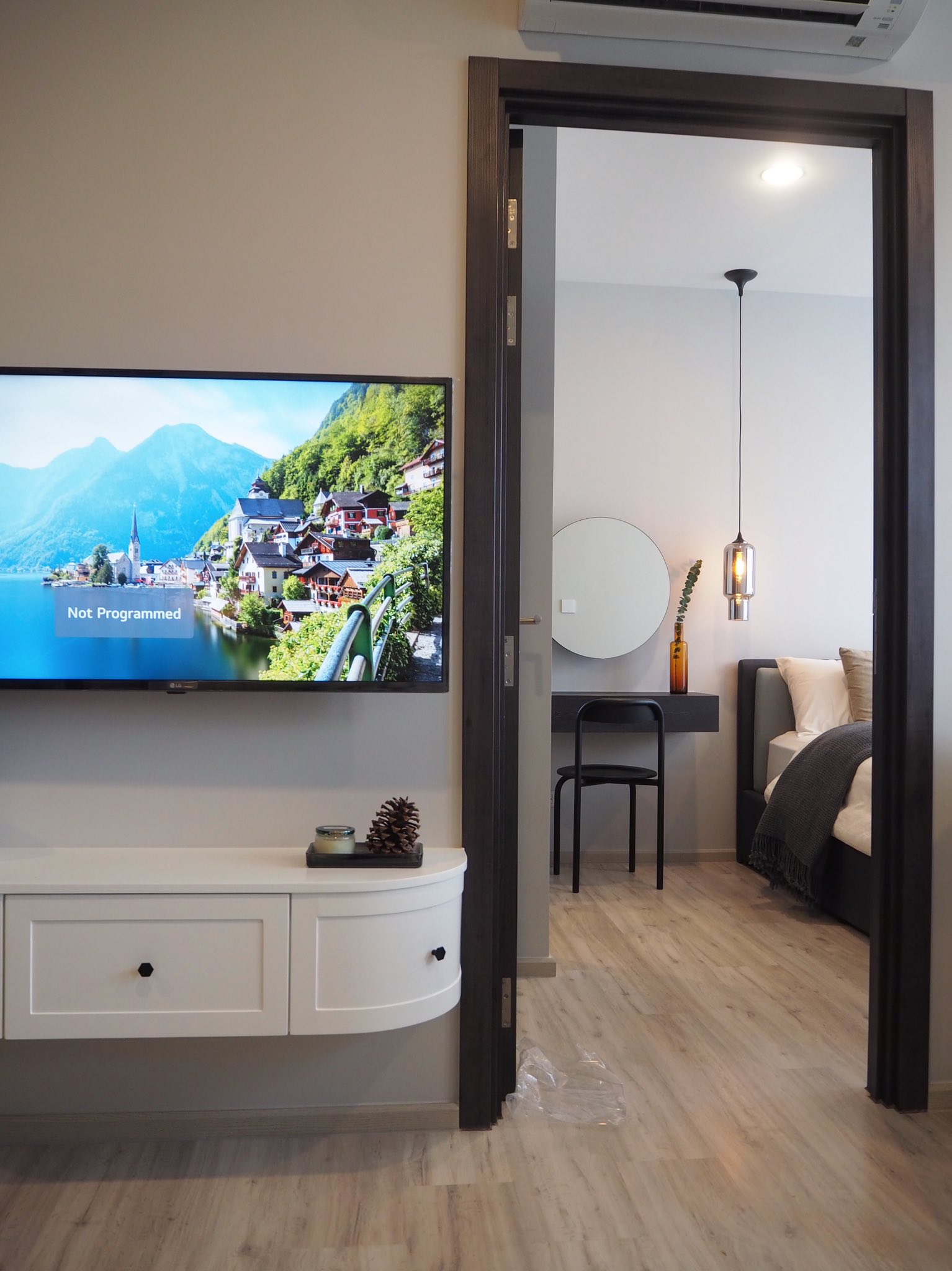 คอนโด XT huaikhwang (เอ็กซ์ที ห้วยขวาง) High Rise โซนพื้นที่ MRT ห้วยขวาง ให้เช่าห้องแบบ 1ห้องนอน 1ห้องน้ำ ขนาดห้อง 35 ตรม. ชั้น 16 ตึก A