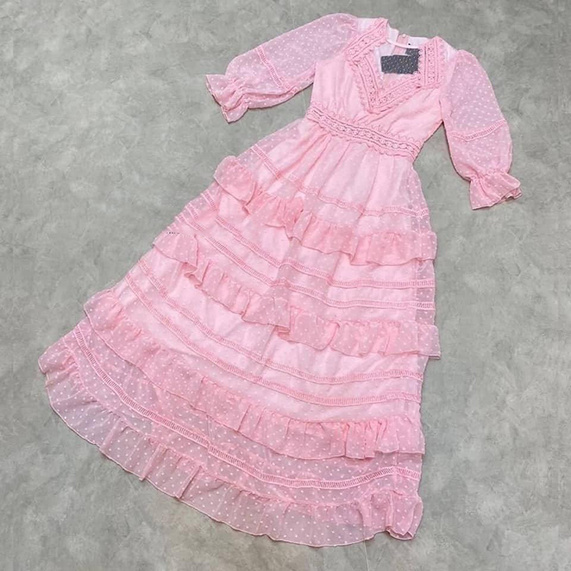 kudapy Maxi Dress แขนยาวลูกไม้ระบายชั้น ๆ เดรสยาวสีชมพู ทรงสวยเก็บเอวเข้ารูป ซิบหลังอย่างดี