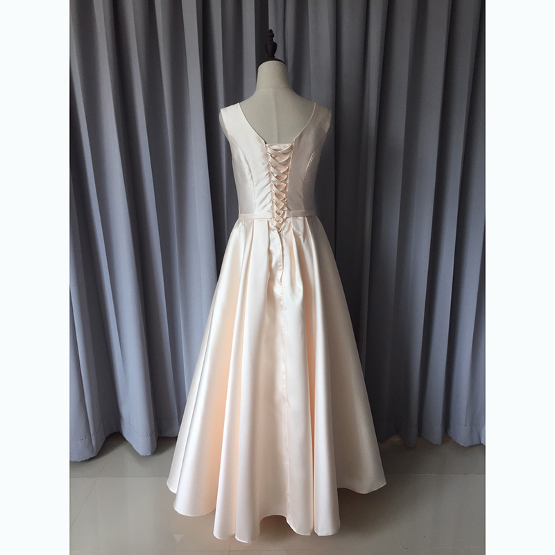 kudapyเดรสยาวสีแดง/ขาว/ครีม แบบแขนกุด ผ้าซาตินเรียบหรู แต่งโบว์2ชั้น ช่วงเอว (เชือกผูกหลัง)