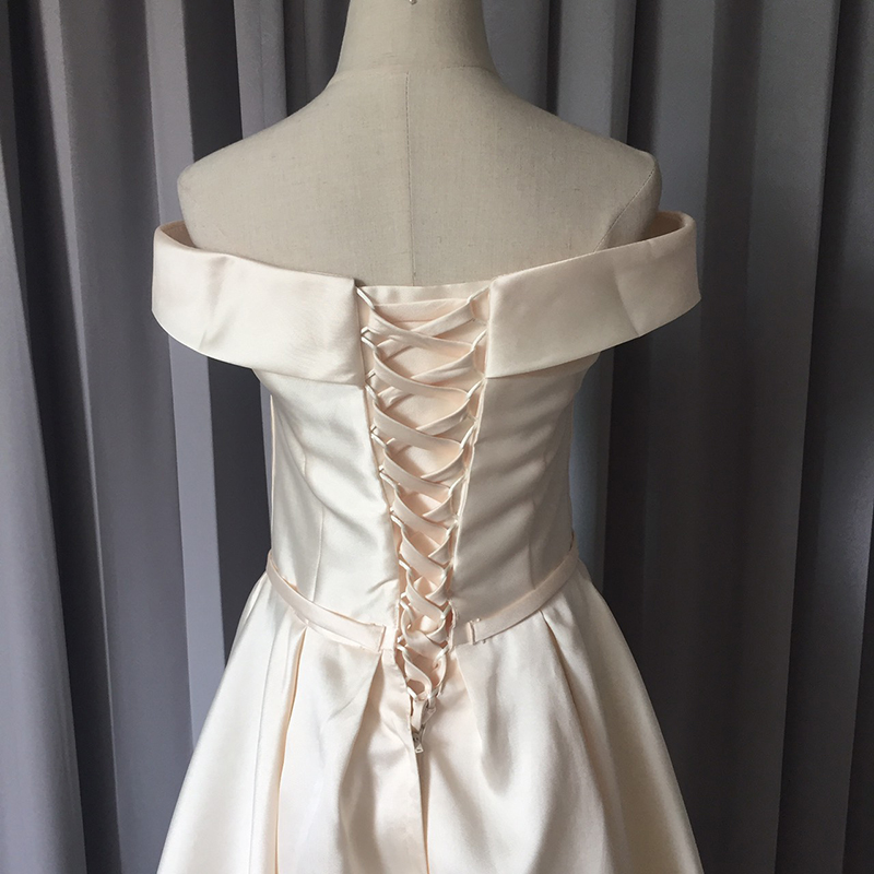 kudapy ชุดราตรีสั้นสีน้ำเงิน/ครีม แบบไหล่ปาด สไตล์วินเทจผ้าไหมดัชเชส กระโปรงทรงA แต่งโบว์2ชั้น ช่วงเอว (เชือกผูกหลัง)