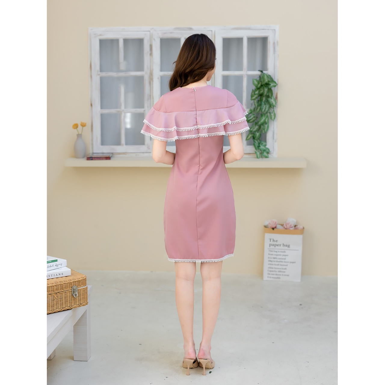 kudapy เดรสสั้นสีดำ/สีชมพู/สีน้ำตาล งานผ้าสีพื้น แต่งชั้นระบาย 2 ชั้นช่วงบน โทนสีสุภาพสามารถใส่ไปทำงาน