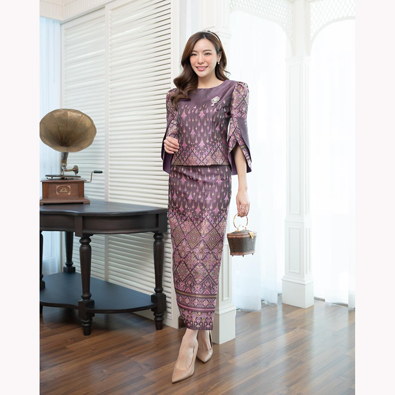 kudapy ชุดเซ็ทเสื้อลูกไม้ ผ้าไหมลายแพรวาสวยสะพรึงทั้ง สีม่วง/สีทอง/สีเขียว มาพร้อมกับผ้าถุงขนาดเรียง เอวสูงเพื่อทรงที่สวยงาม