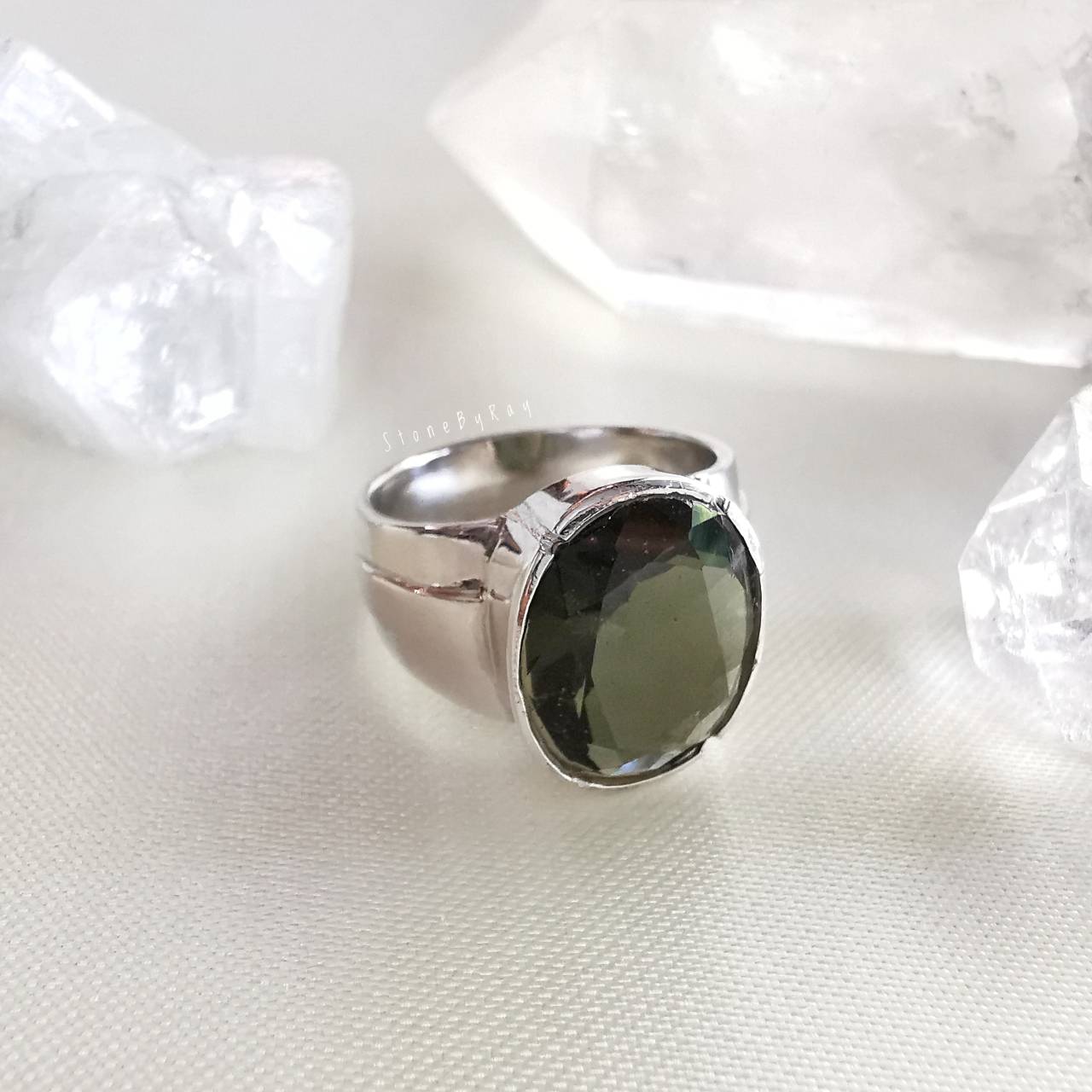 แหวนเงินสะเก็ดดาวโมดาไวท์(Moldavite)