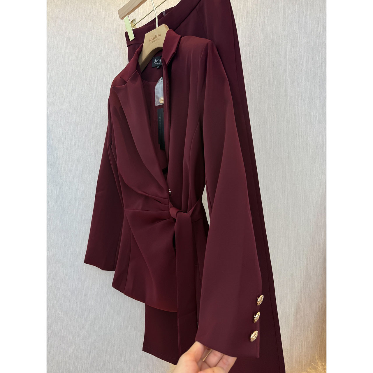 kudapy ชุดเซ็ทเสื้อสูททรงทันสมัย+กางเกง เสื้อแต่งจับจีบเพื่อให้ดูผอมเพรียม ด้านในเสื้อติดแป๊ก2 เม็ด