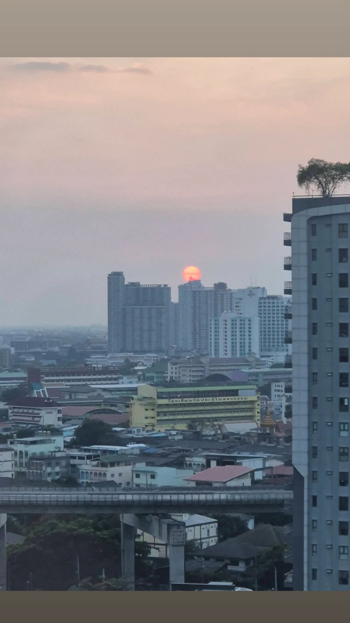 ให้เช่าห้องแบบ 1ห้องนอน 1ห้องน้ำ 1ครัวแยก โซนพื้นที่ MRT ท่าพระ คอนโด The Parkland Phetkasem-Thapra (เดอะ พาร์คแลนด์ เพชรเกษม – ท่าพระ) ขนาดห้อง 41 ตรม. ชั้น 18