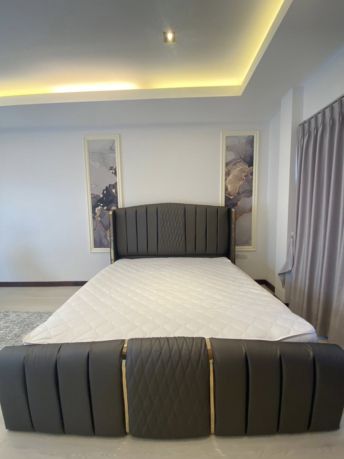 หมู่บ้าน Noble Tara Pattanakarn (โนเบิล ทารา พัฒนาการ) บ้านเดี่ยวขนาดใหญ่2ชั้นหลังมุม โซนพื้นที่ ARL MRT หัวหมาก ให้เช่าและขายห้อง เนื้อที่ 134 ตารางวา พื้นที่ใช้สอย 550 ตารางเมตร 5 ห้องนอน 6 ห้องน้ำ 1 ห้องนั่งเล่น