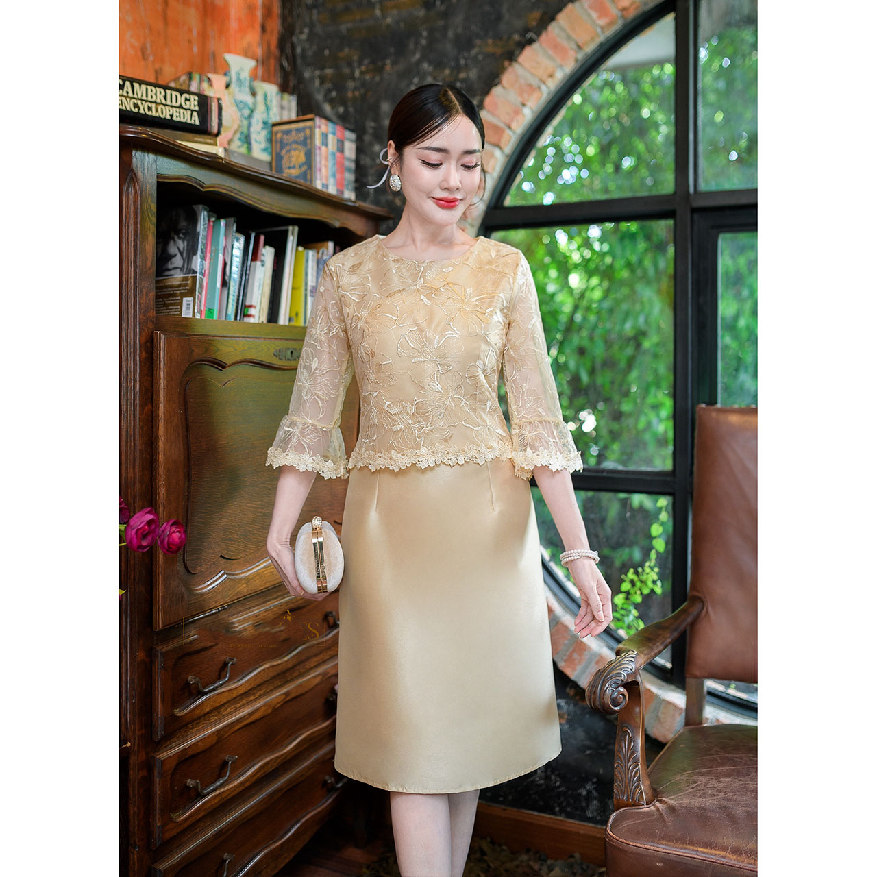 kudapy เดรสสั้นสีชมพู/สีเทา/สีเหลืองอ่อน ผ้าไหมญี่ปุ่น ดีไซน์ด้านบนเย็บคลุมด้วยลูกไม้ช่วงแขน ระบายที่ปลายแขน