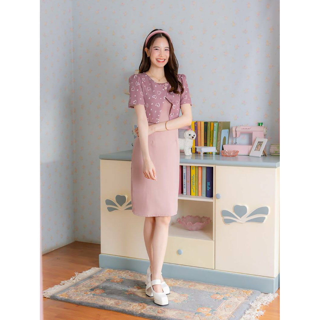 kudapy เดรสสั้นสีชมพู เสื้อคลุมลายดอก แขนสั้น ใส่ทำงานสวยดูดี